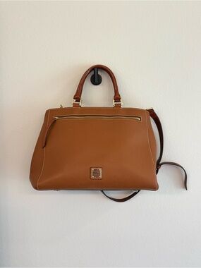 Dooney and Bourke Classic Pebble Grain Leather Tote Handbag